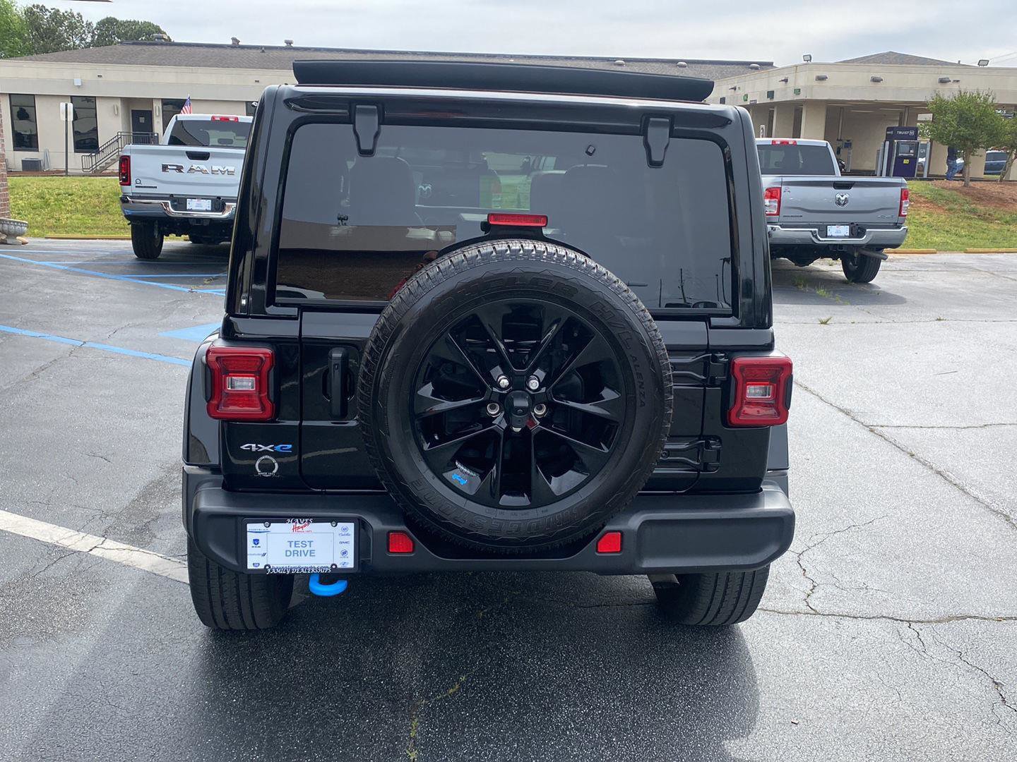 Certified 2023 Jeep Wrangler Sahara w/ Cold Weather Group image 7