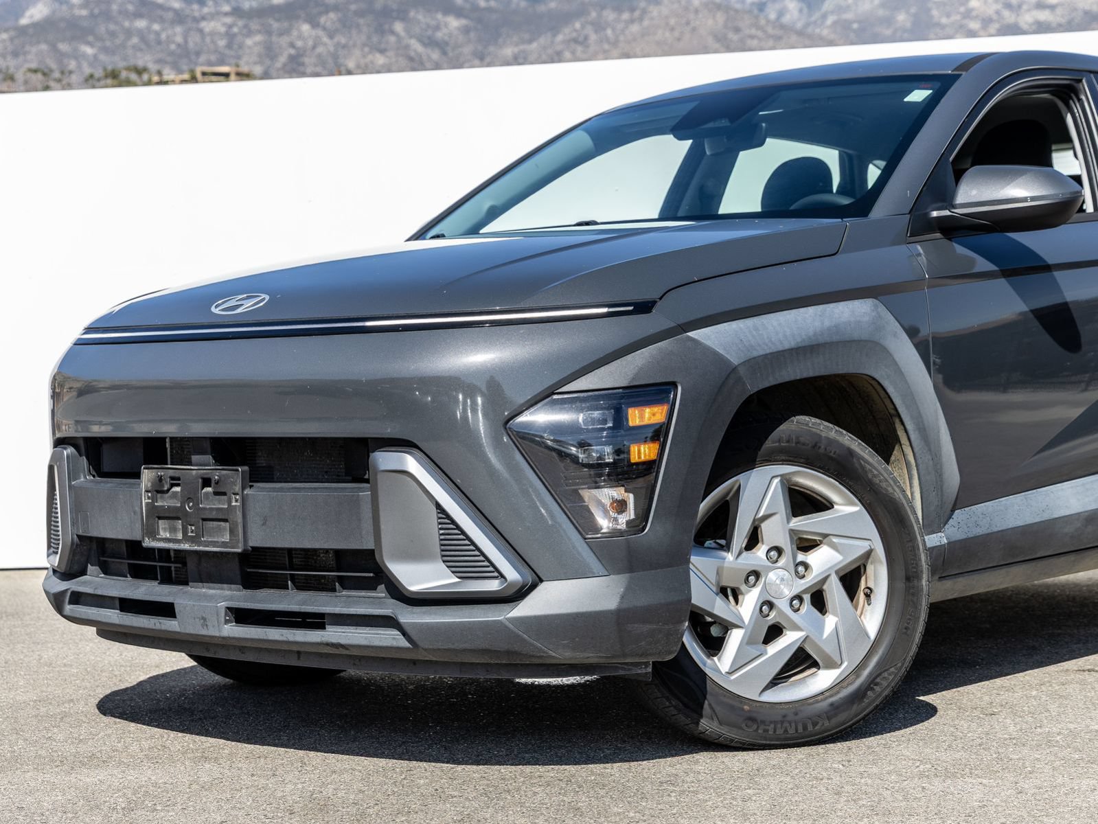 Used 2024 Hyundai Kona SE FWD image 2