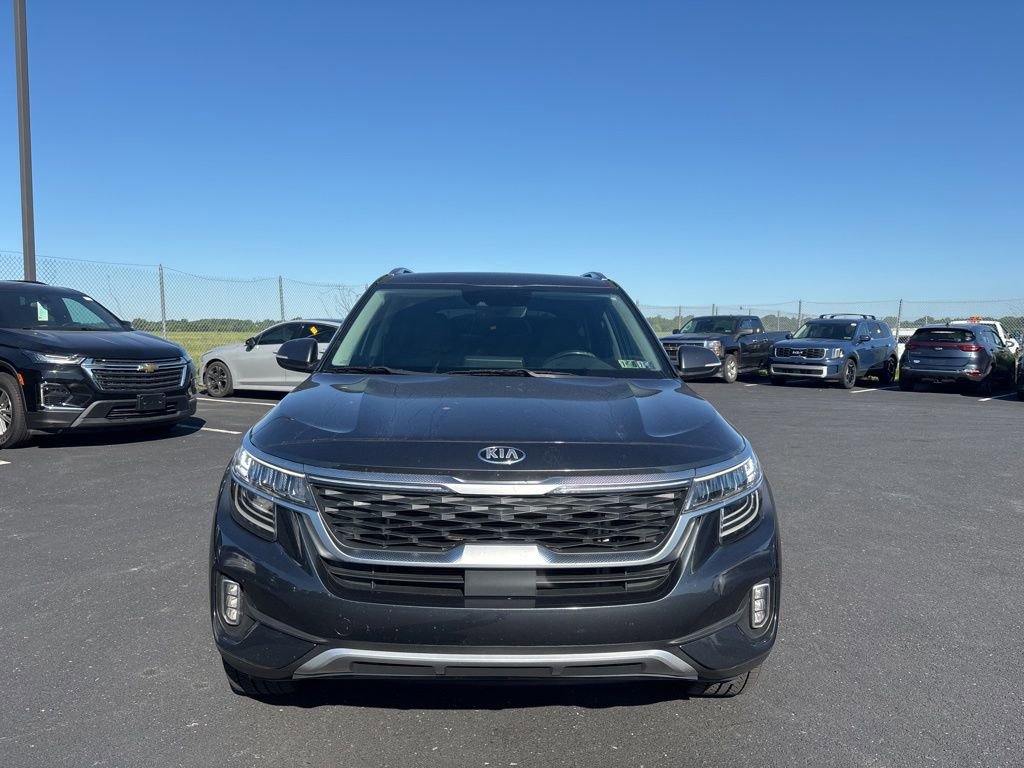 Certified 2021 Kia Seltos SX w/ SX Sunroof Package AWD/4WD image 8