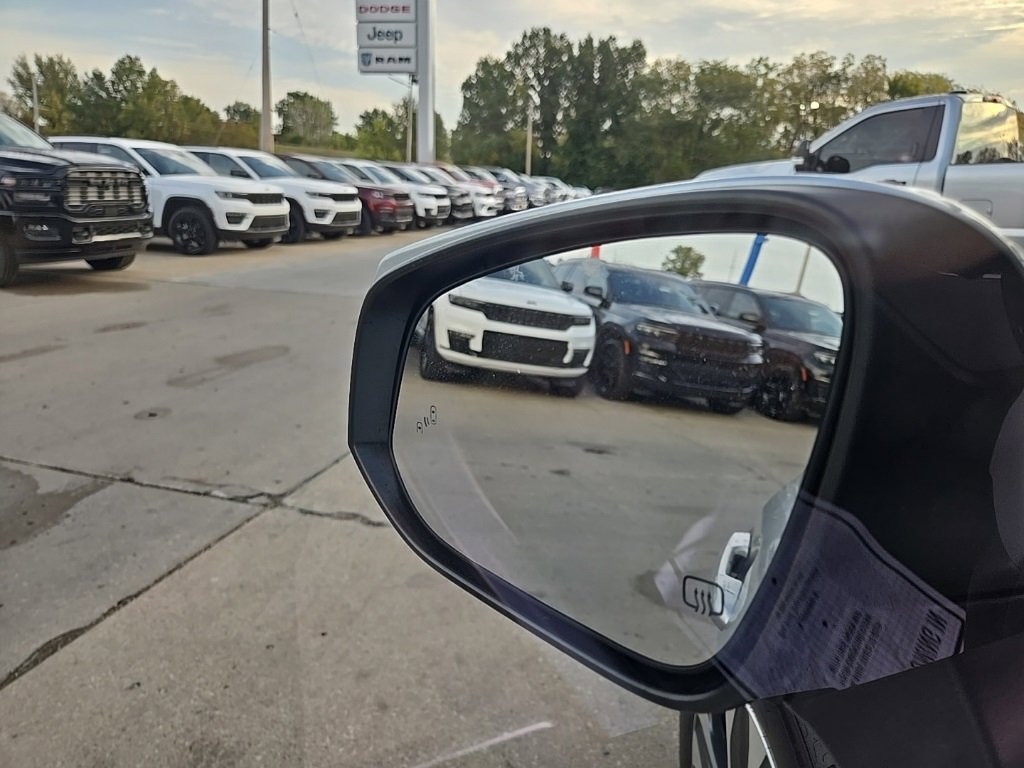 Used 2021 Toyota Highlander XLE image 27