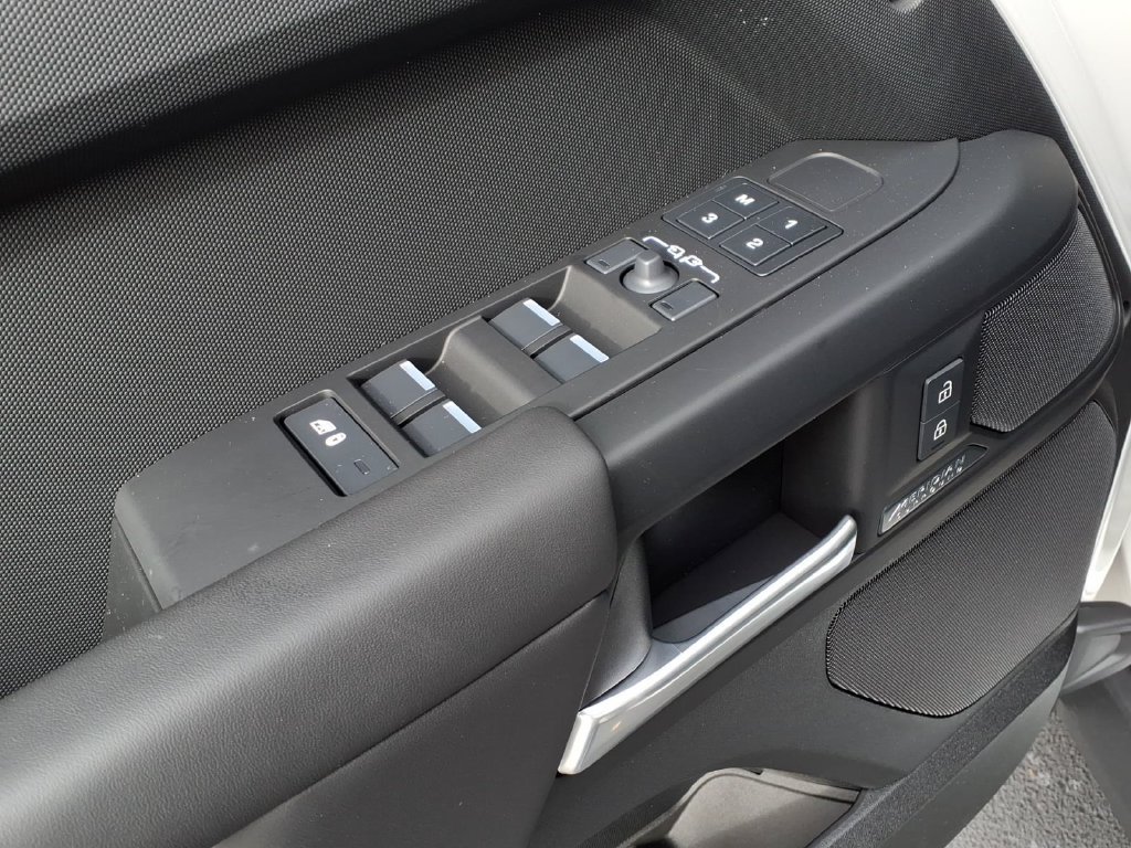 New 2026 Land Rover Defender 110 X-Dynamic SE AWD/4WD image 11