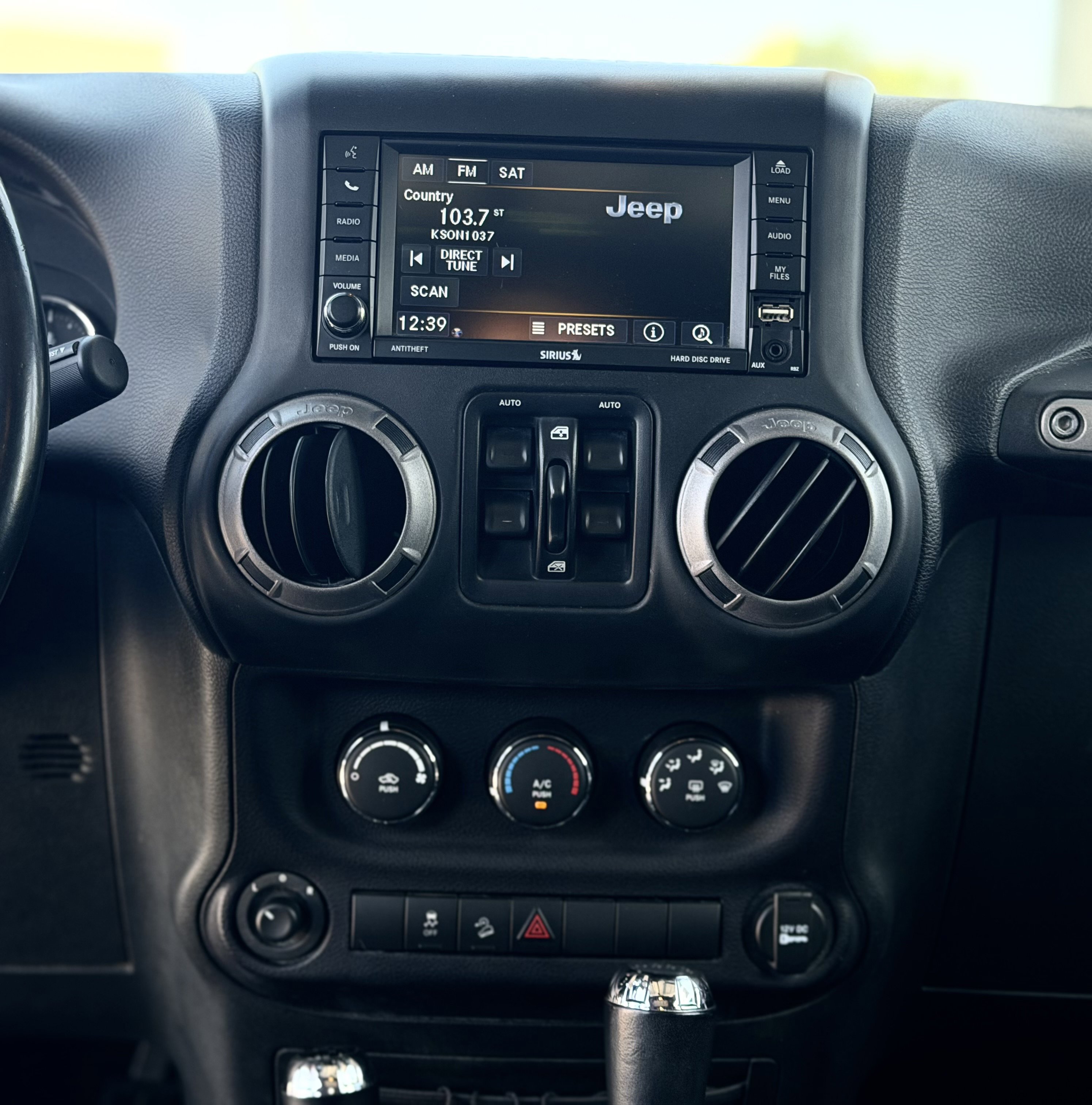 Used 2015 Jeep Wrangler Unlimited Sport w/ Quick Order Package 24S AWD/4WD image 24