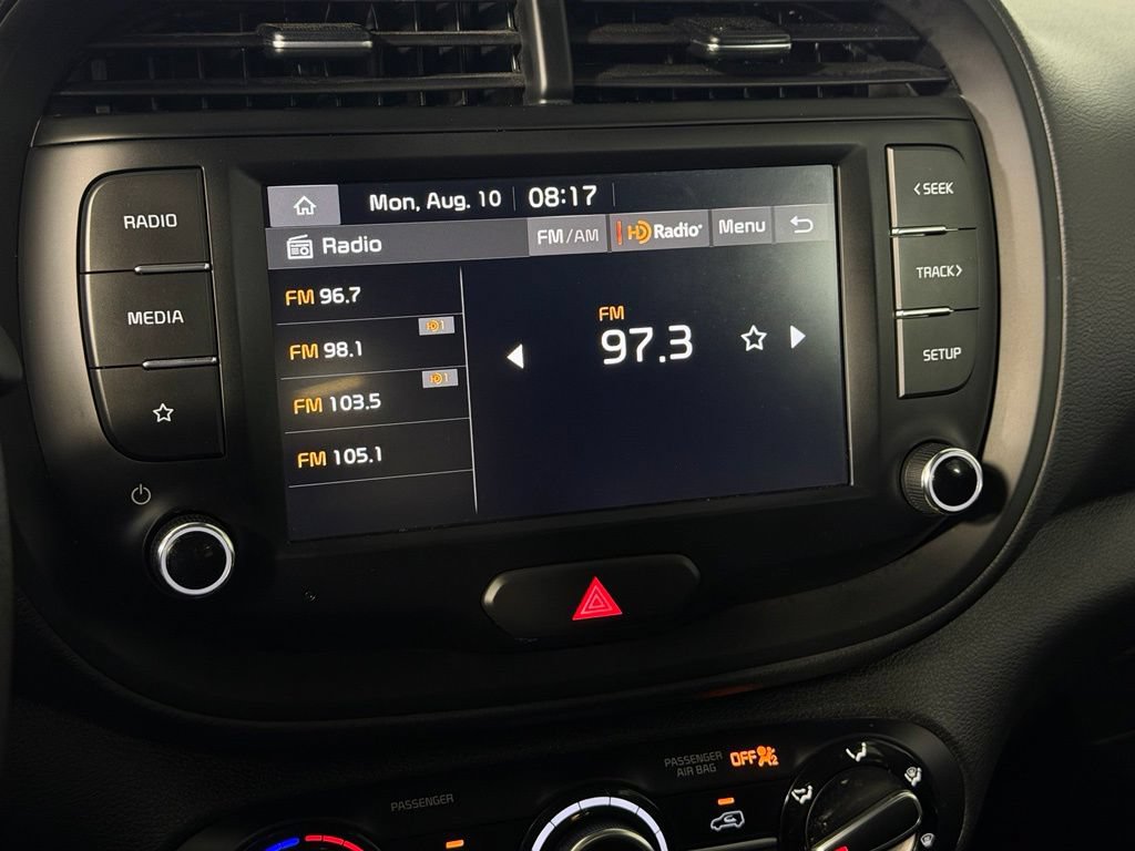 Used 2025 Kia Soul LX w/ LX Technology Package FWD image 17