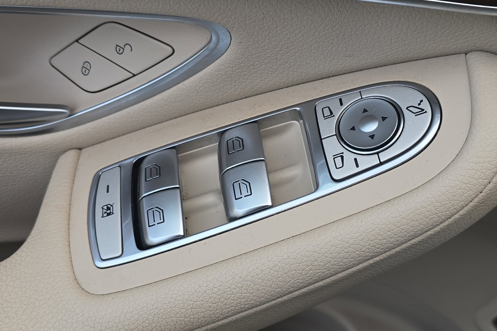 Used 2022 Mercedes-Benz GLC 300 4MATIC image 11