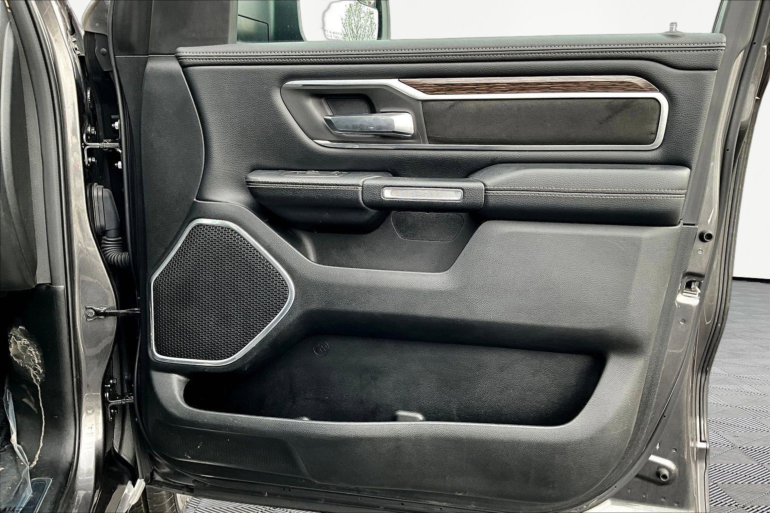 Used 2019 RAM 1500 Laramie image 30