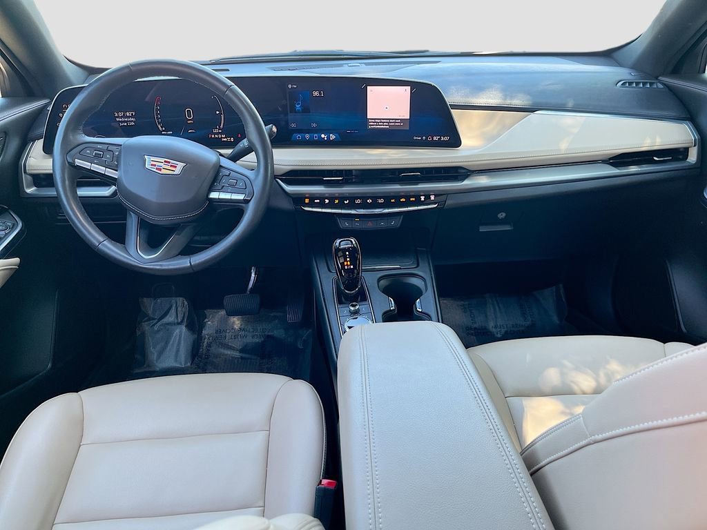 Used 2024 Cadillac XT4 Luxury w/ Cold Weather Package image 23