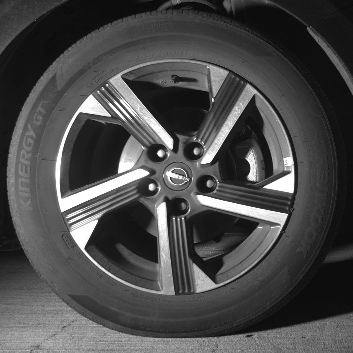 Used 2025 Nissan Sentra SV FWD image 13