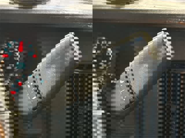 Used 2018 Chevrolet Express 2500 w/ Driver Convenience Package image 24