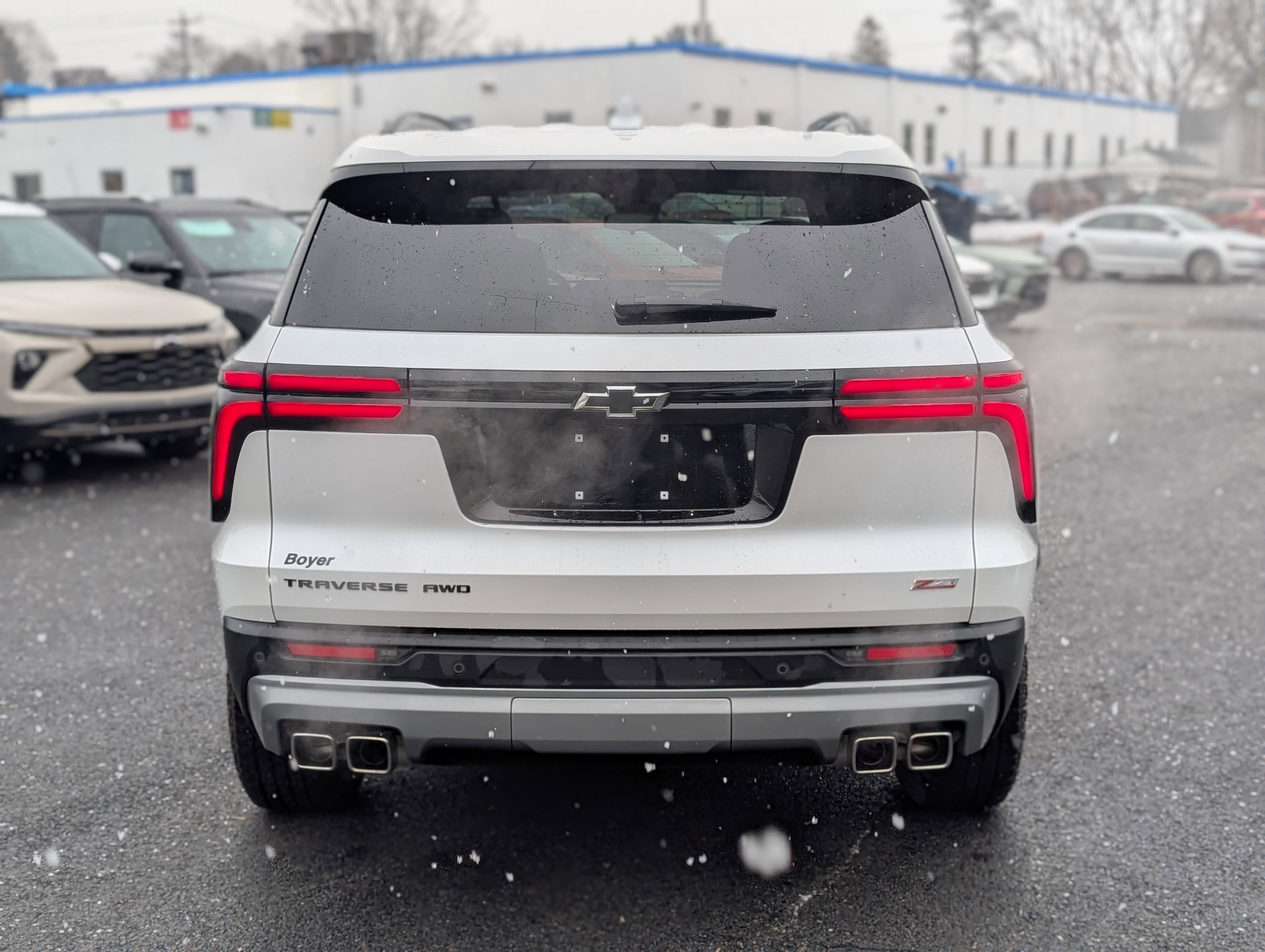 Used 2025 Chevrolet Traverse Z71 image 11