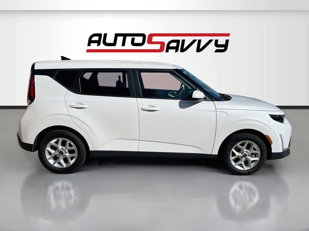 Used 2024 Kia Soul LX w/ Option Group 015 FWD image 8