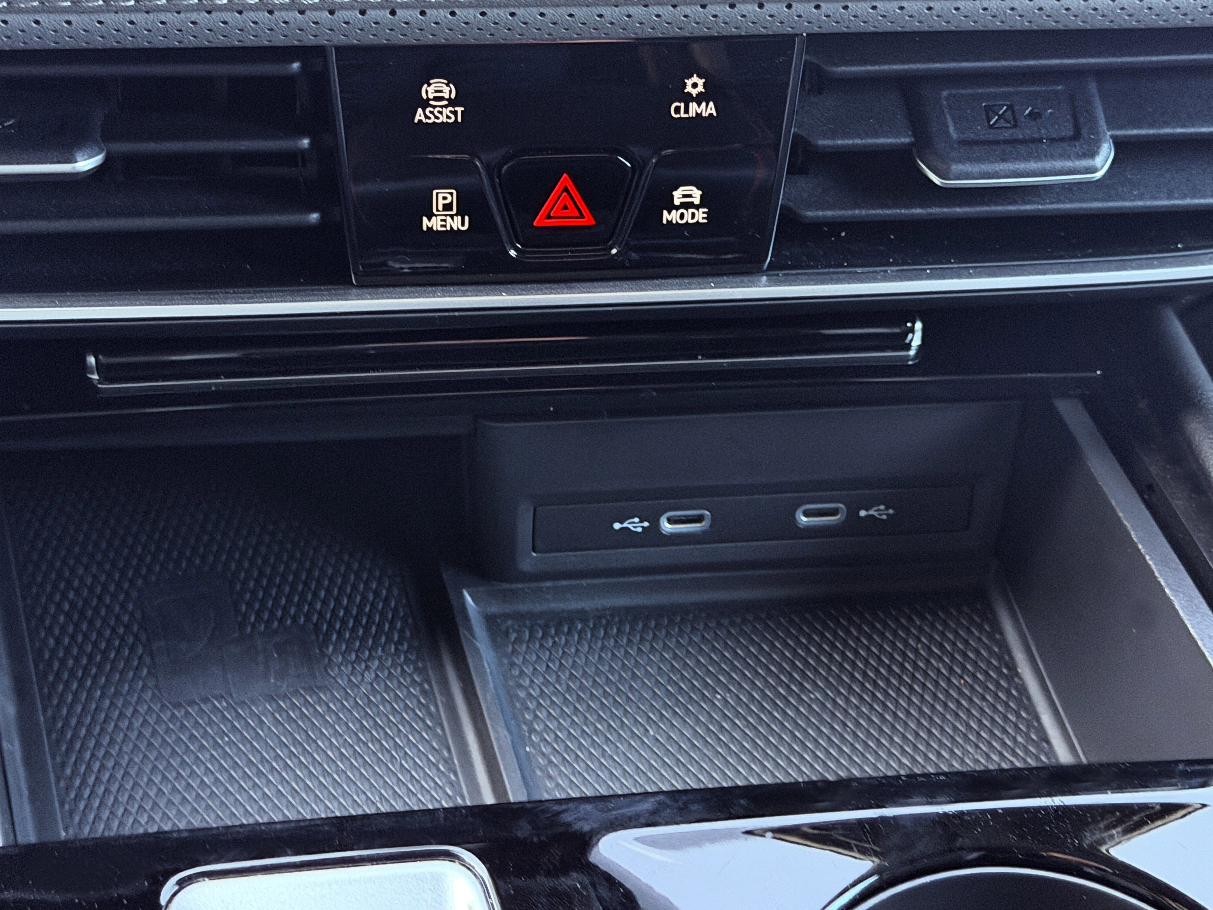 Used 2024 Volkswagen Atlas Peak Edition SEL image 9