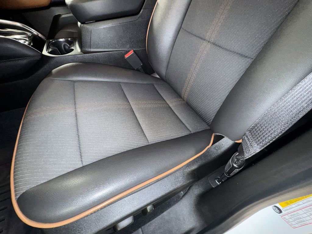 Used 2023 GMC Canyon AT4 image 20