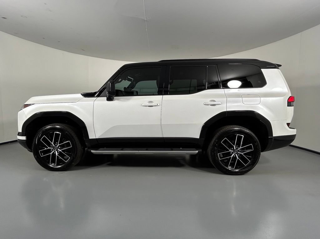Used 2024 Lexus GX 550 w/ Accessory Package (Z1) AWD/4WD image 4