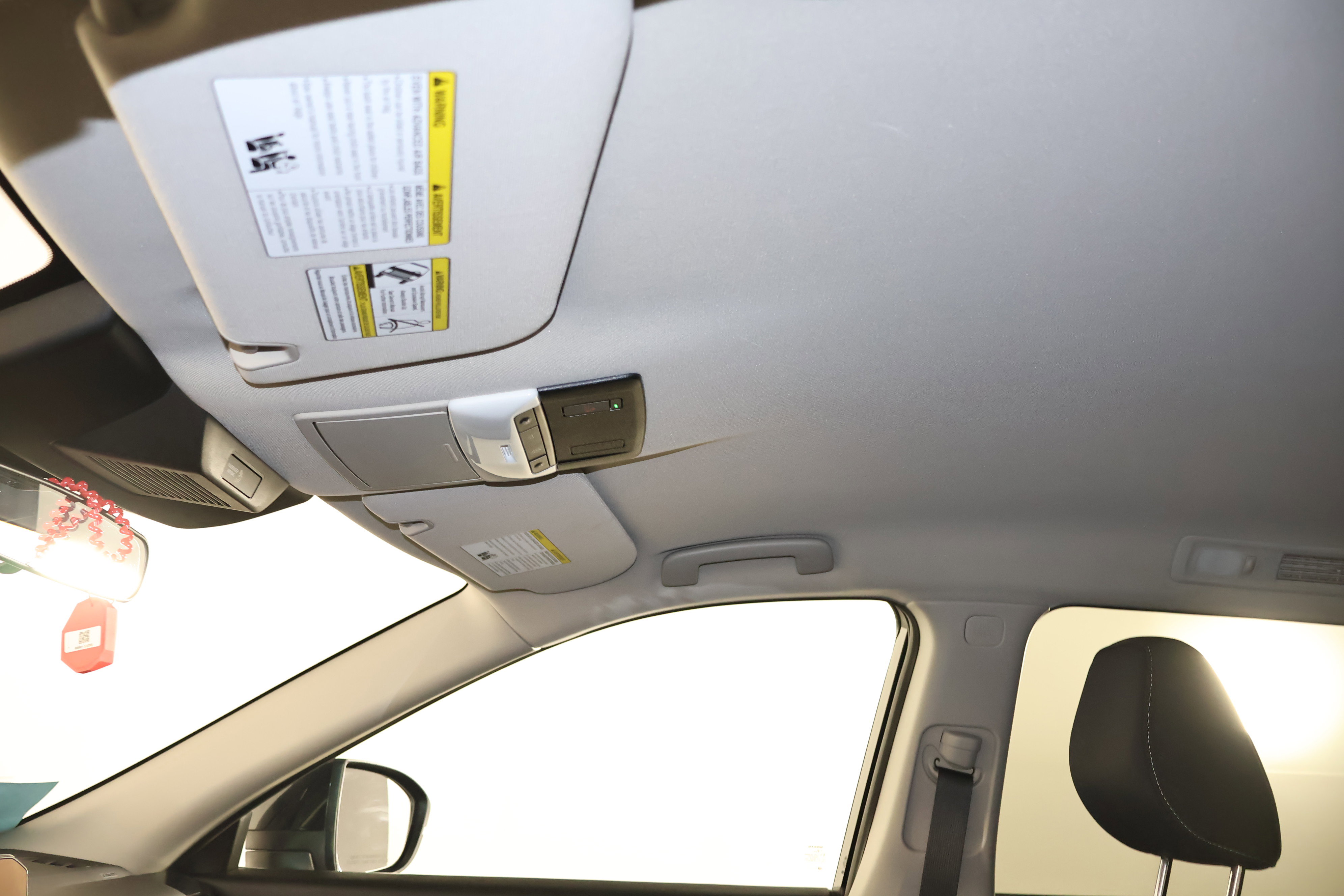 Used 2025 Nissan Pathfinder SV image 40