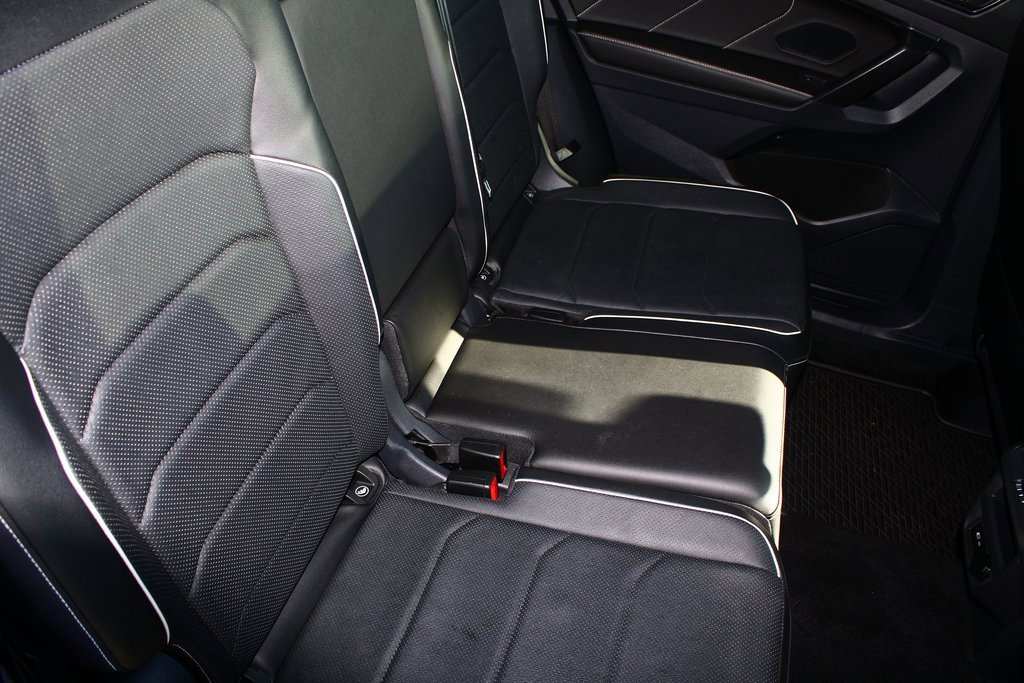 Used 2023 Volkswagen Tiguan SEL R-Line image 8