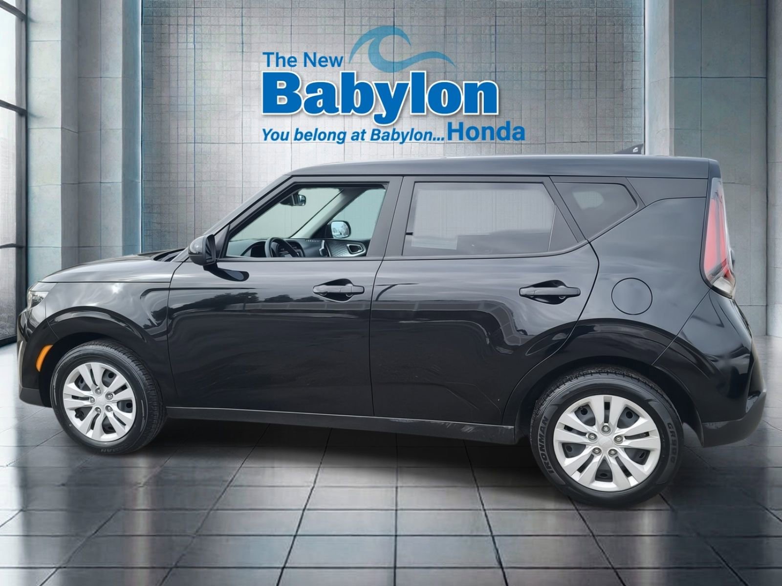 Used 2023 Kia Soul LX image 2