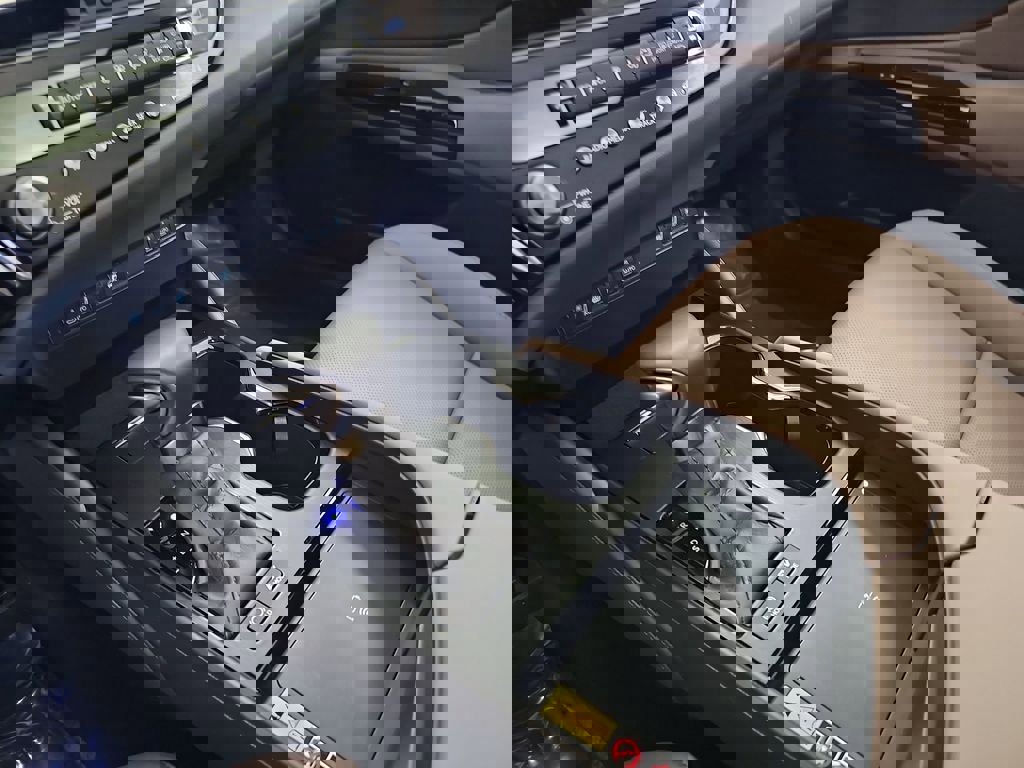 Certified 2025 Lexus ES 300h w/ Premium Package image 27