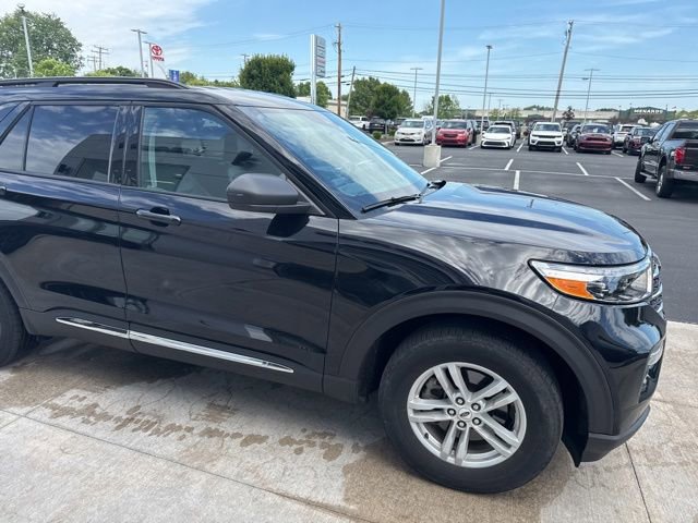 Used 2023 Ford Explorer XLT w/ Equipment Group 202A AWD/4WD image 21