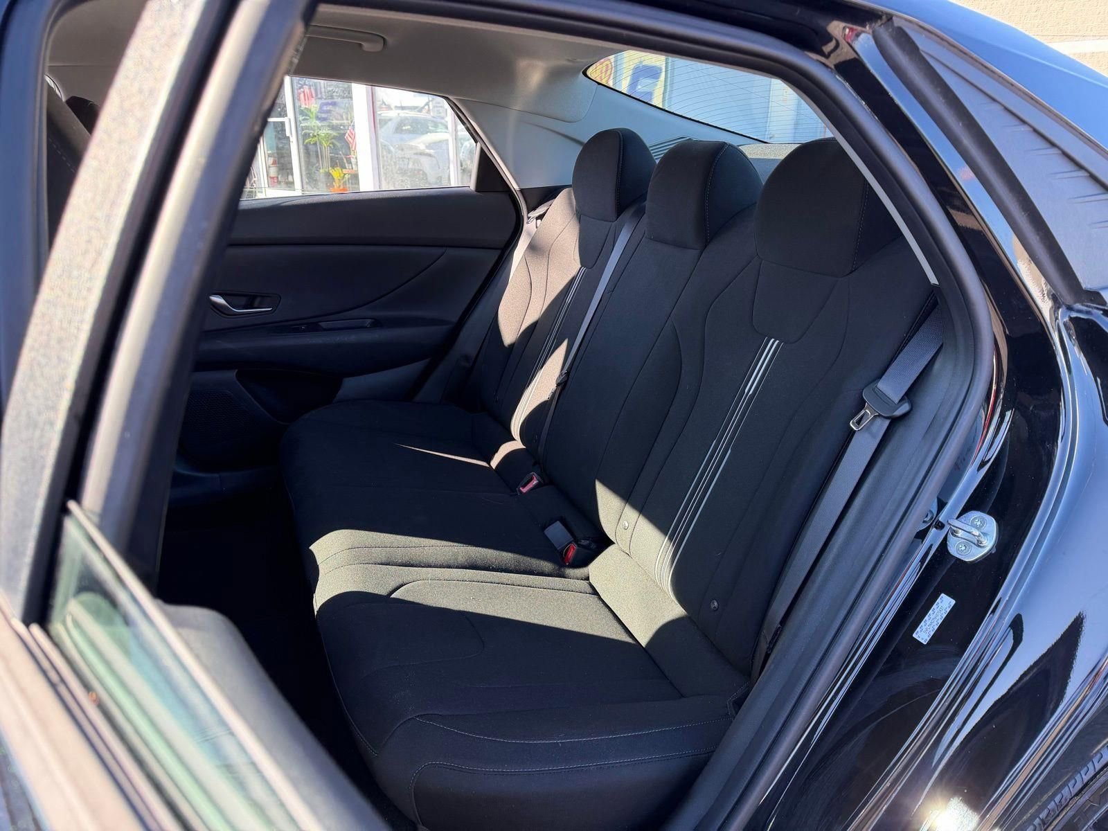 Used 2022 Hyundai Elantra SEL image 17