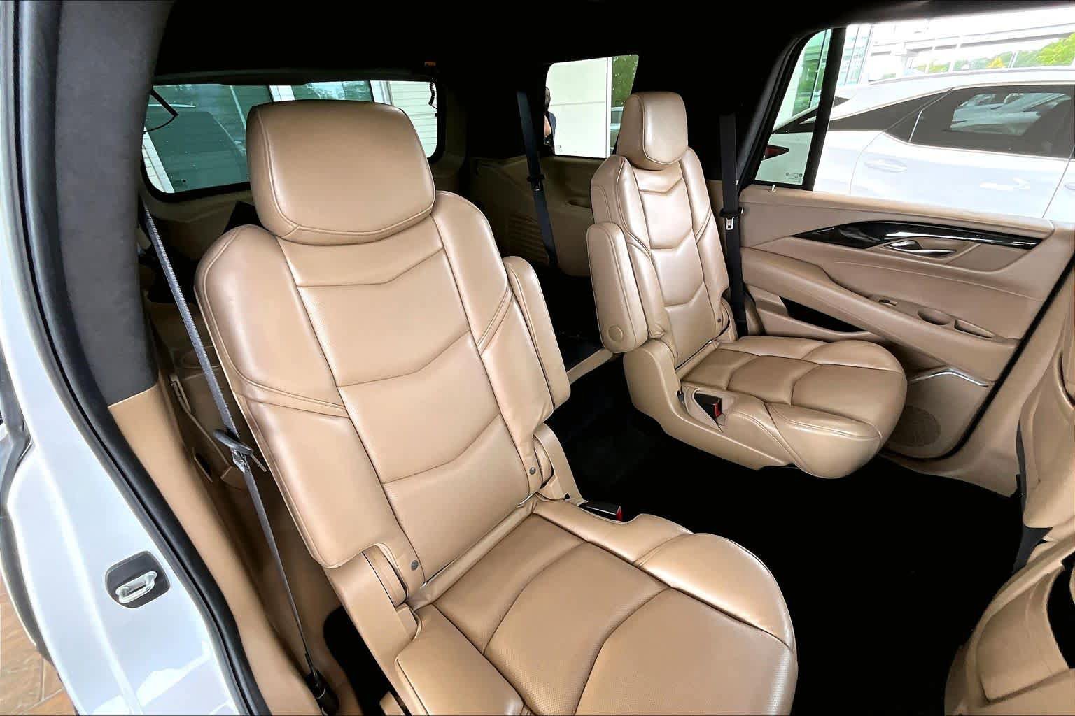Used 2020 Cadillac Escalade Platinum AWD/4WD image 17