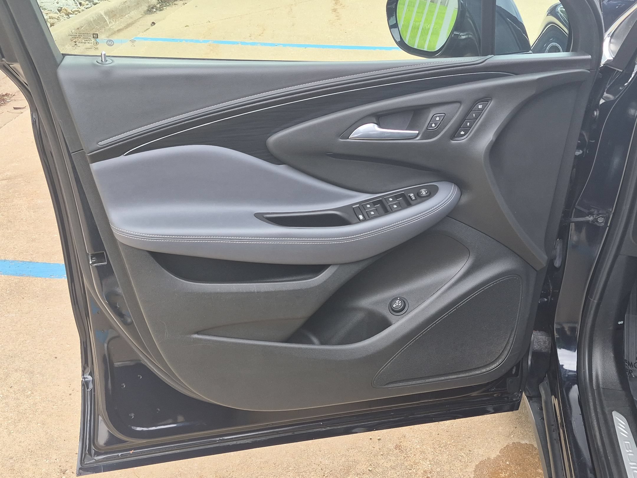 Used 2020 Buick Envision Essence FWD image 12