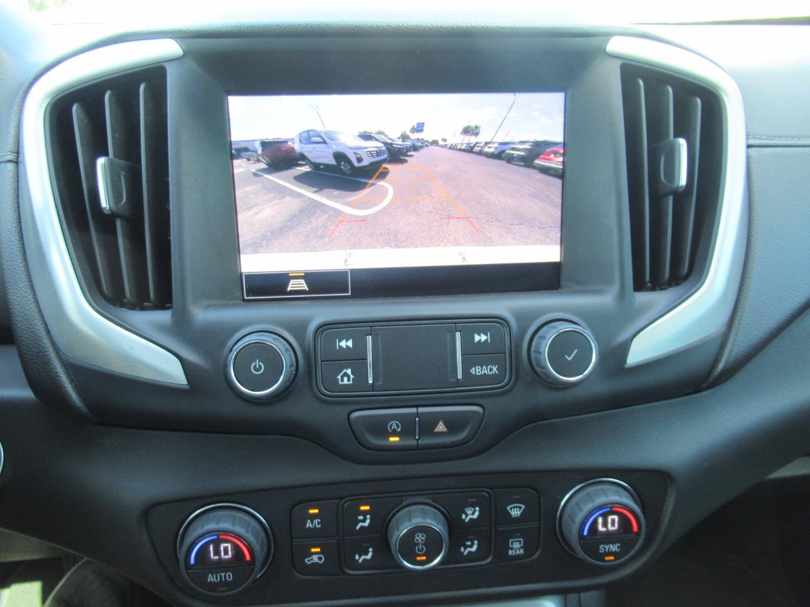 Used 2024 GMC Terrain SLT AWD/4WD image 30