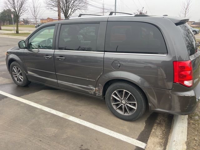 Used 2017 Dodge Grand Caravan SXT image 6