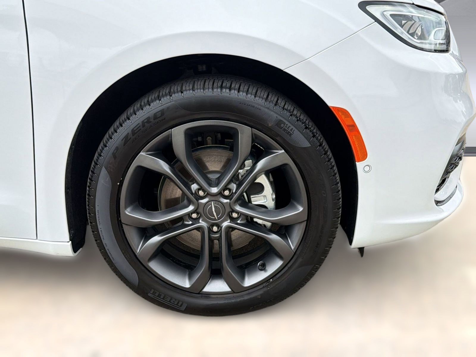 Used 2026 Chrysler Pacifica Select image 12