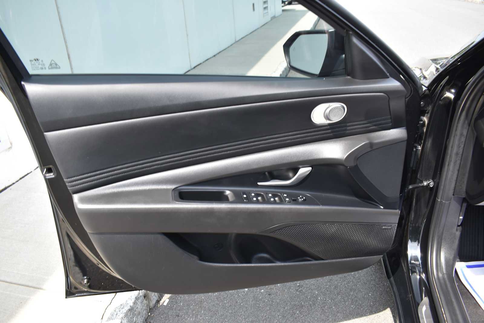 Used 2024 Hyundai Elantra Limited FWD image 12