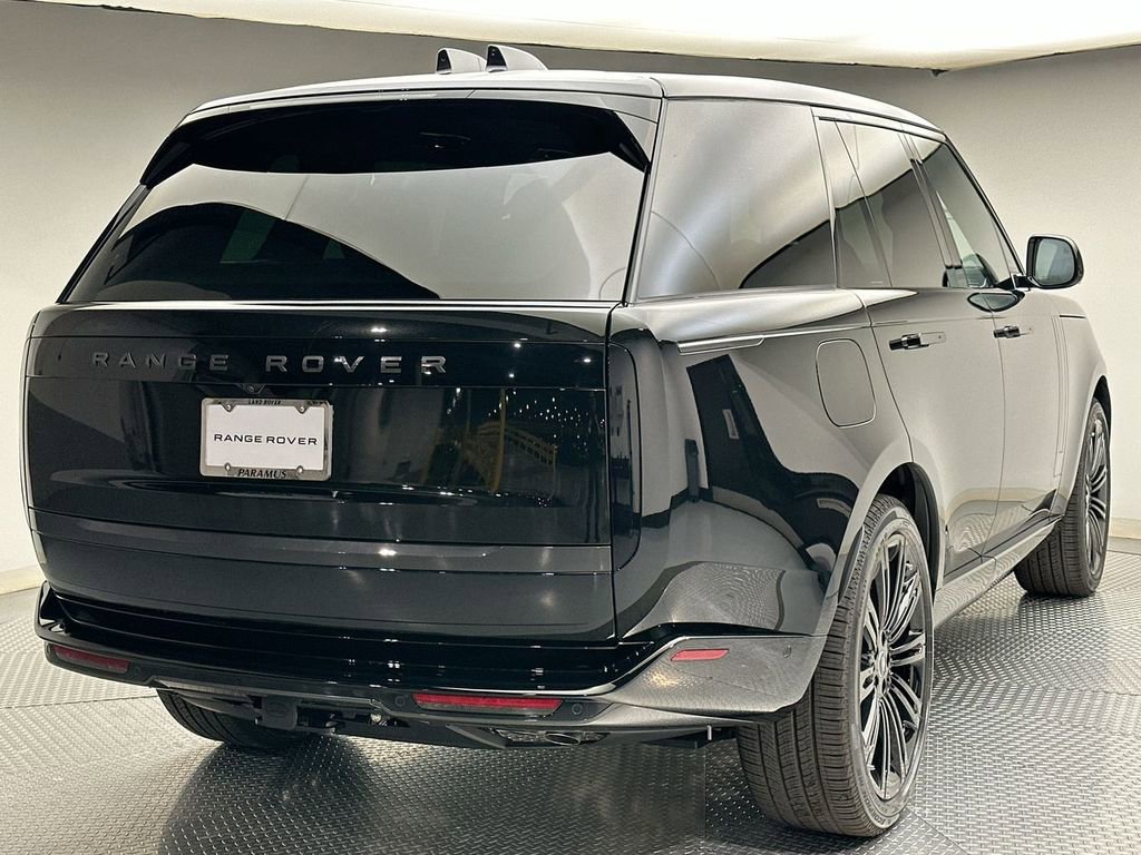 New 2025 Land Rover Range Rover SE image 3