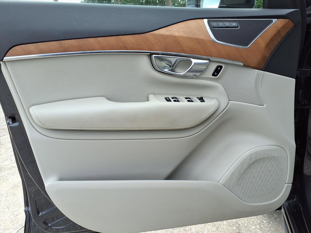 Used 2022 Volvo XC90 T6 Momentum w/ Advanced Package image 23