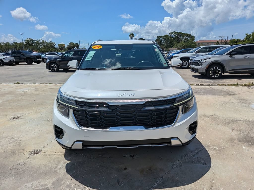 Certified 2025 Kia Seltos EX w/ EX Sunroof Package FWD image 3