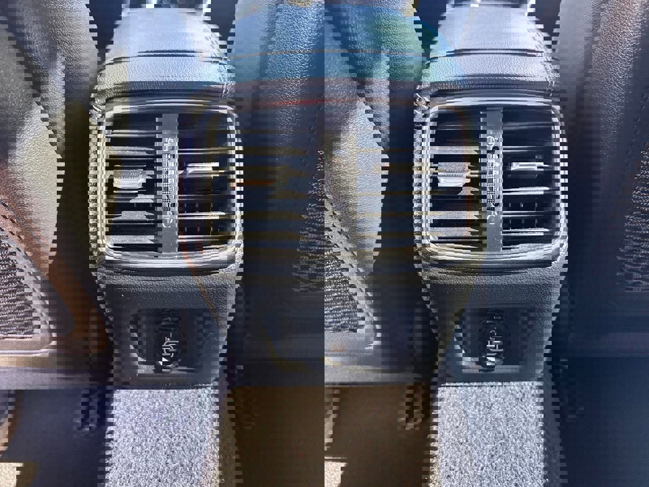 Used 2023 Genesis G70 2.0T image 18