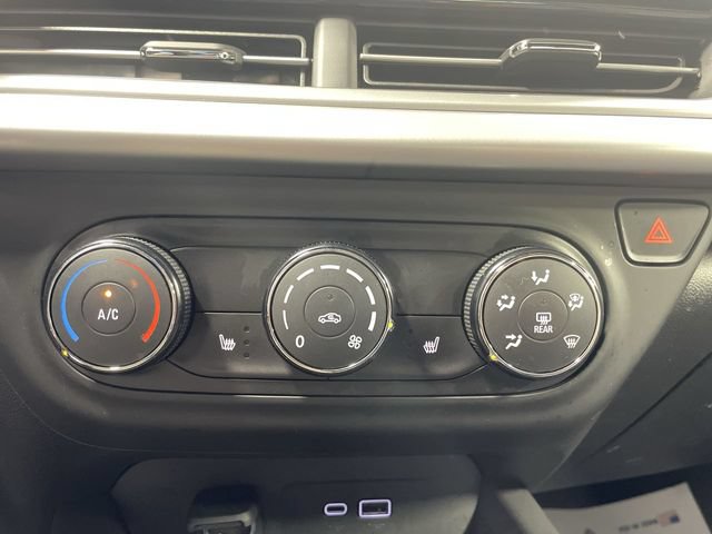 Used 2024 Chevrolet Trax RS FWD image 19