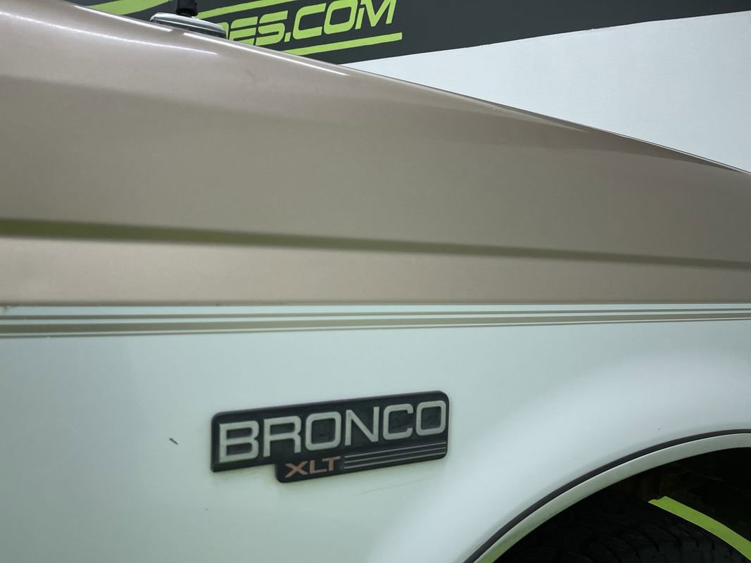 Used 1996 Ford Bronco XLT image 14
