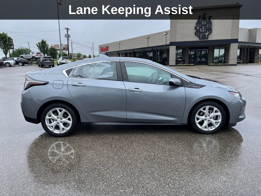 Used 2018 Chevrolet Volt Premier w/ Driver Confidence Package FWD image 8