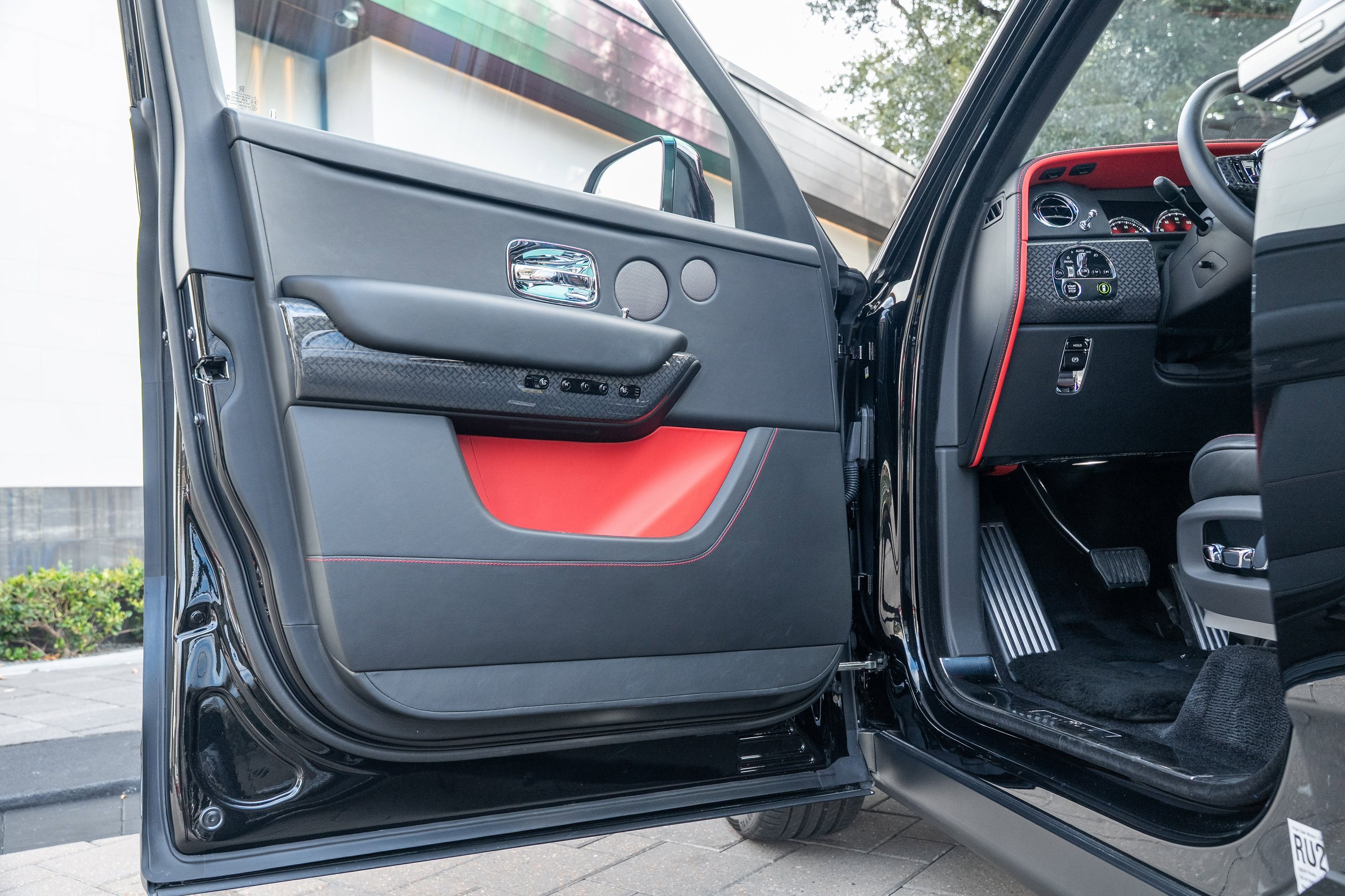 Certified 2024 Rolls-Royce Cullinan Black Badge image 17