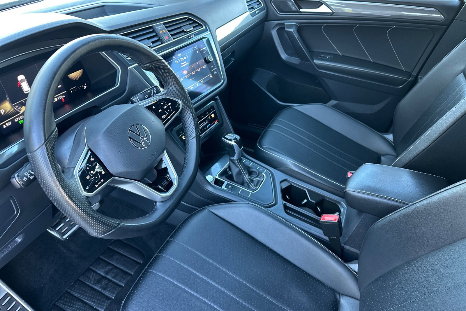 Certified 2022 Volkswagen Tiguan SE R-Line image 11