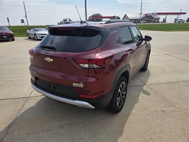 Used 2025 Chevrolet TrailBlazer LT image 3