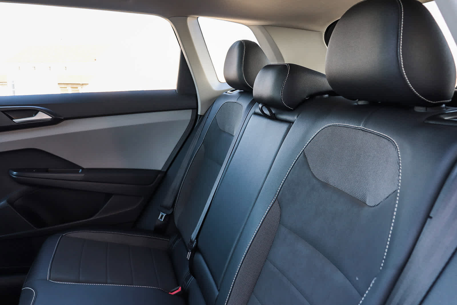 Used 2022 Volkswagen Taos SE w/ Panoramic Sunroof Package image 19