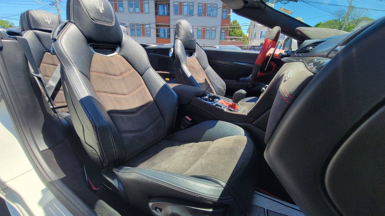 Used 2015 Maserati GranTurismo Sport RWD image 28