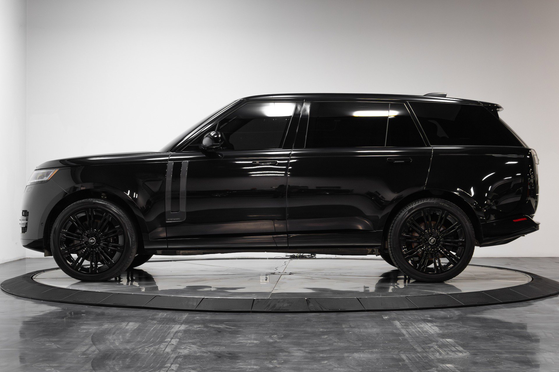 Used 2023 Land Rover Range Rover Long Wheelbase Autobiography image 21