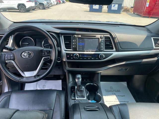 Used 2017 Toyota Highlander XLE w/ Protection Package #3 AWD/4WD image 22