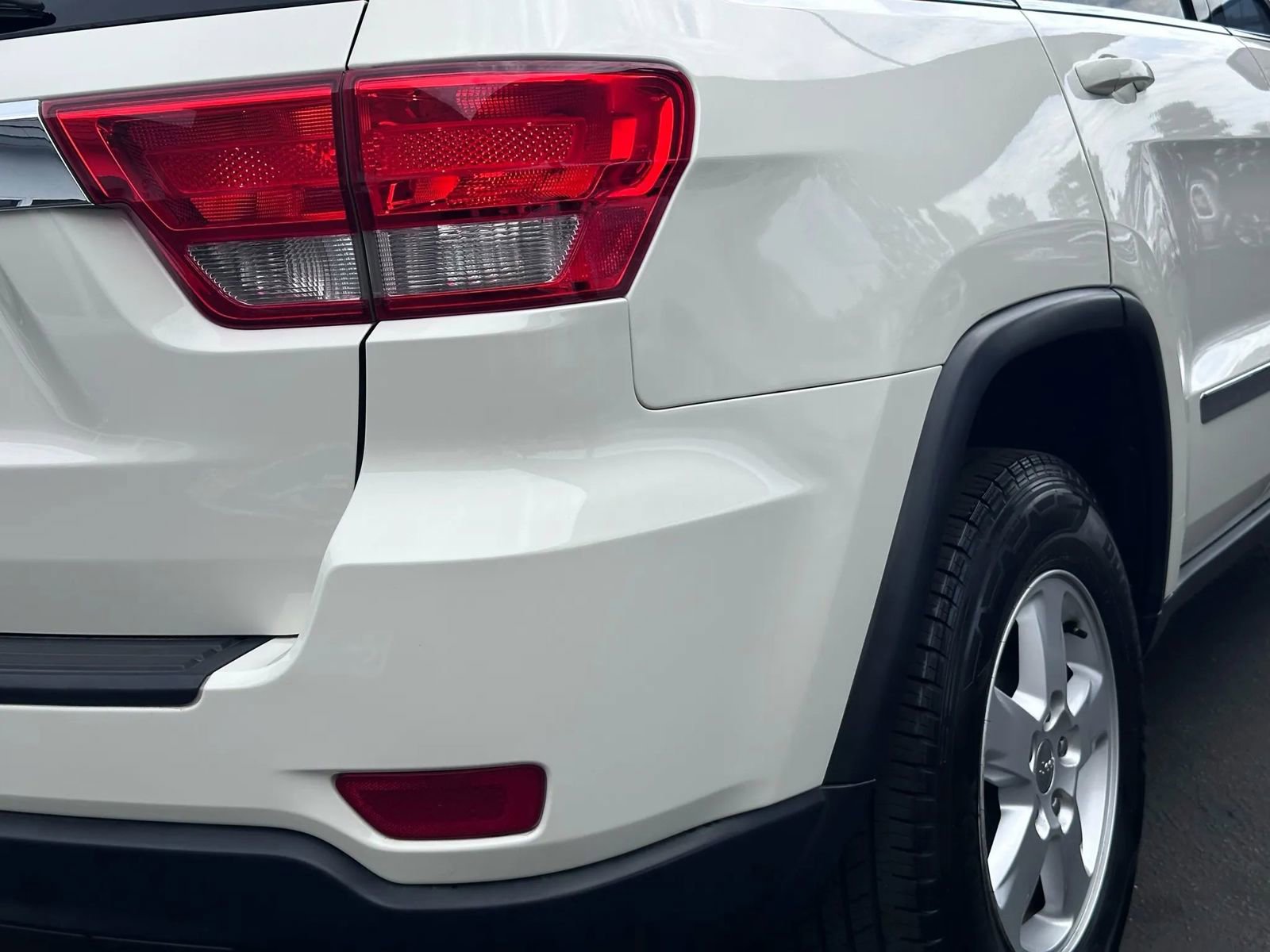 Used 2012 Jeep Grand Cherokee Laredo w/ Laredo E Group image 27