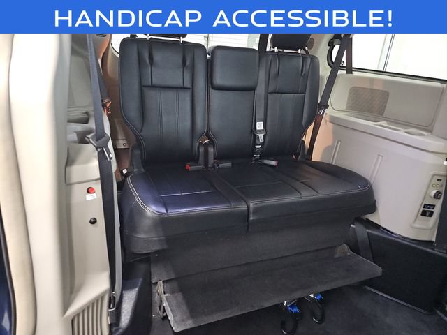 Used 2013 Chrysler Town & Country Touring FWD image 32