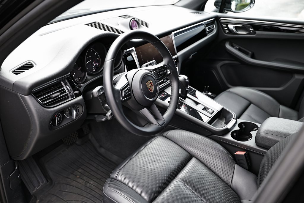 Certified 2024 Porsche Macan image 4