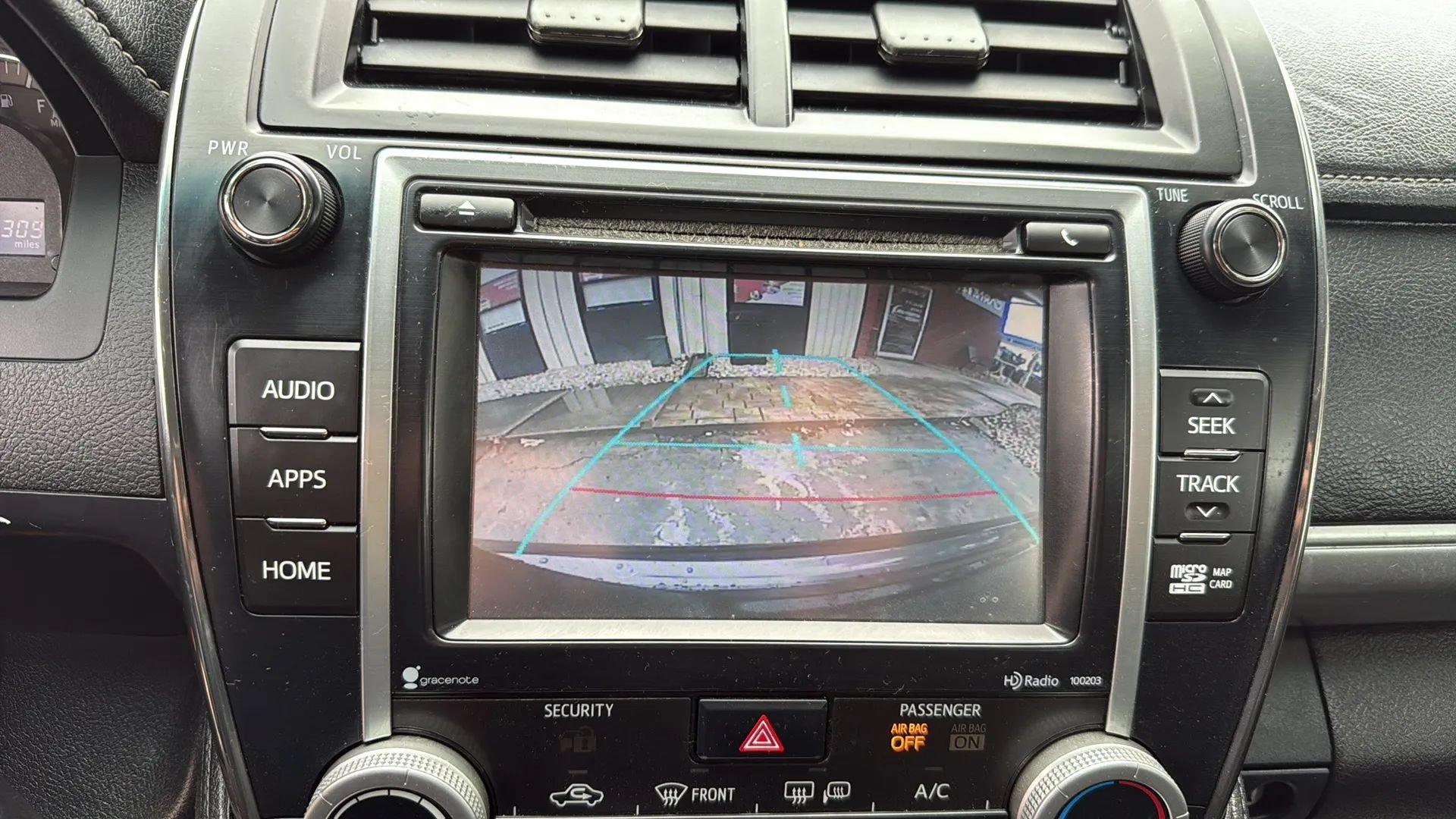 Used 2014 Toyota Camry SE w/ Moonroof Package FWD image 32