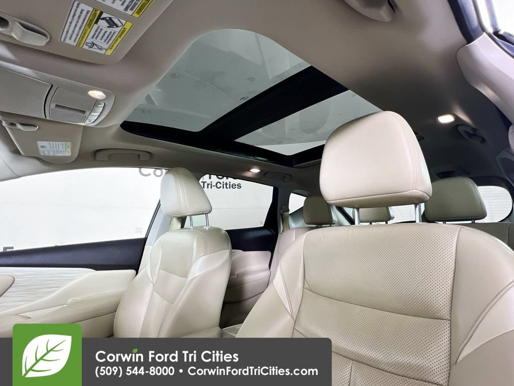 Used 2015 Nissan Murano Platinum w/ Platinum Technology Package FWD image 26