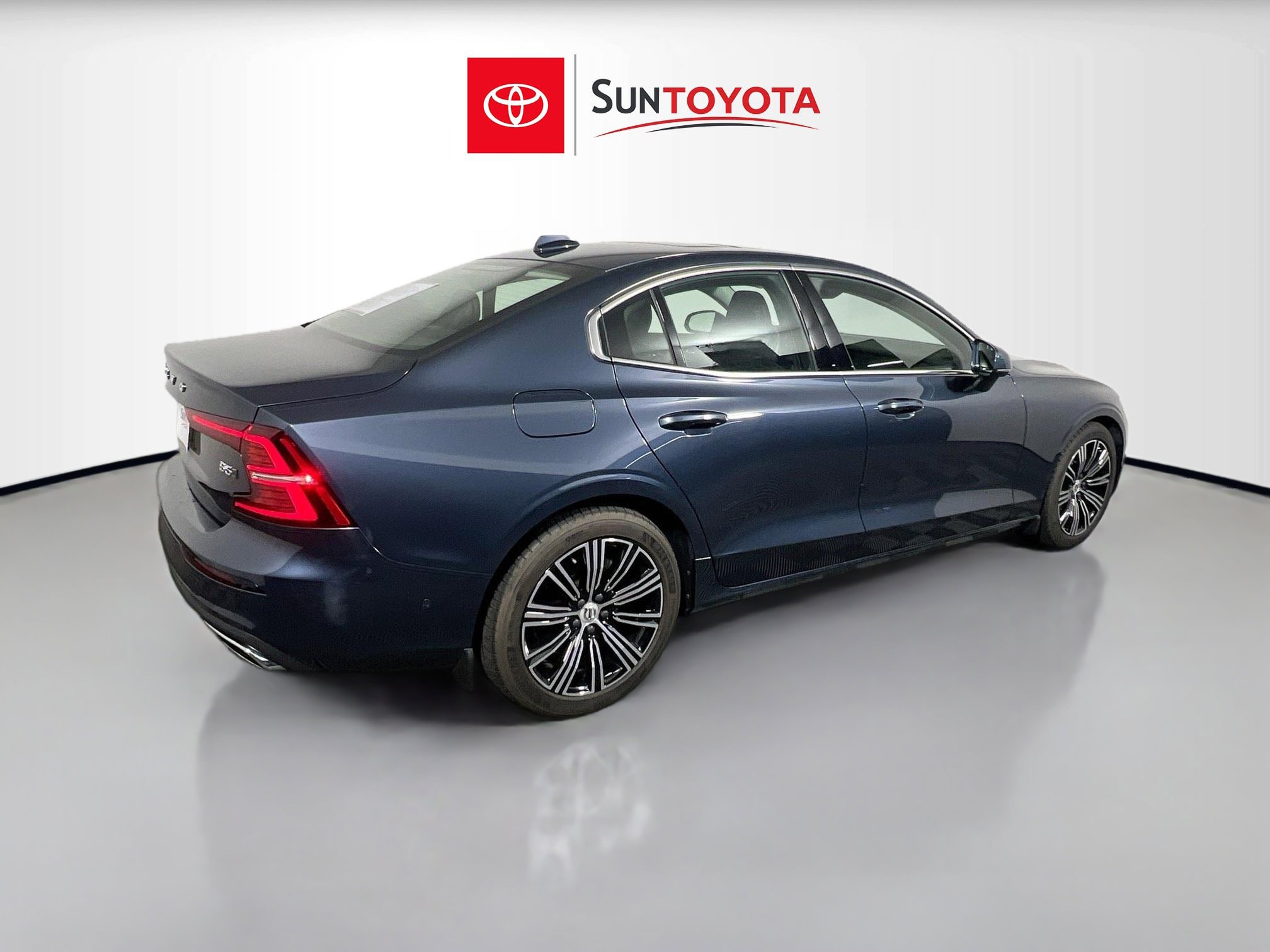 Used 2022 Volvo S60 B5 Inscription image 4