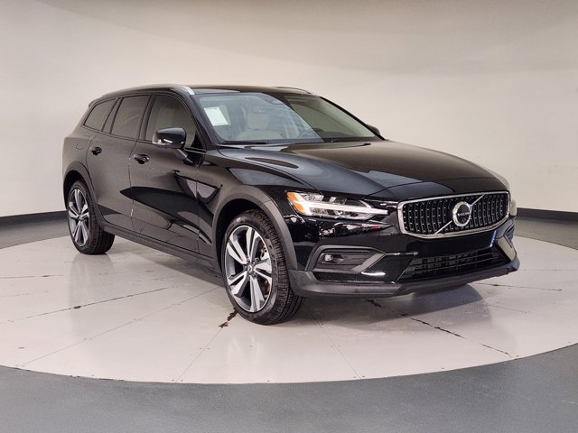 New 2026 Volvo V60 B5 Cross Country Plus w/ Protection Package Premier AWD/4WD image 7